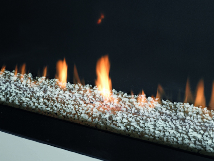 Décorations foyer : petits cailloux blancs