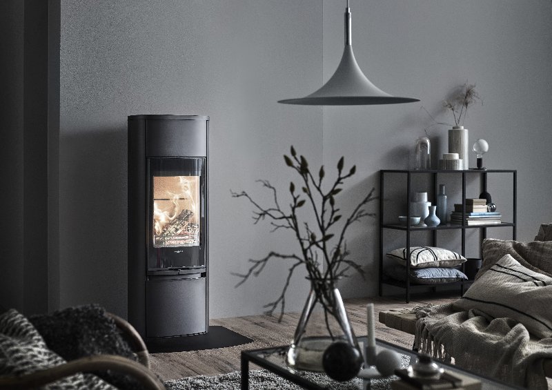 Contura 890 Black - Glass door, lacquered aluminum top shelf